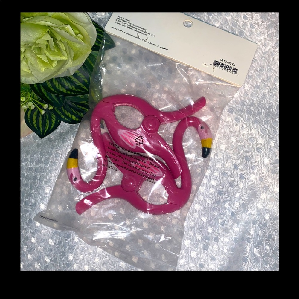 SOLD Place & Time Pink Flamingo 🦩 Towel Clips NEW - Picture 2 of 2